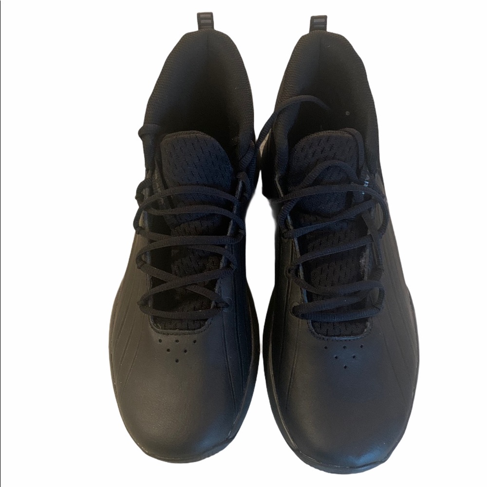 Under armour black sneaker size 10.5